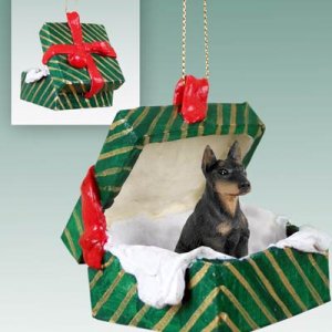 GGBD25A Doberman, Black Green Gift Box Ornament