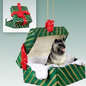 GGBD32 Keeshond Green Gift Box Ornament