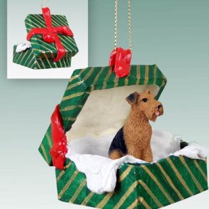 GGBD38 Airedale Green Gift Box Ornament