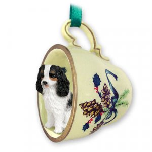 GTCD80B Cavalier King Charles, Black & White Green Holiday Tea Cup Ornament