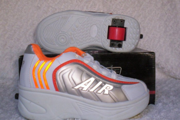 Air Skate Brand Heelies / Wheelies in White/Orange/Silver Youth Size 13