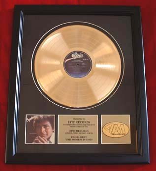 ENGELBERT HUMPERDINCK GOLD RECORD AWARD "THIS MOMENT IN TIME"