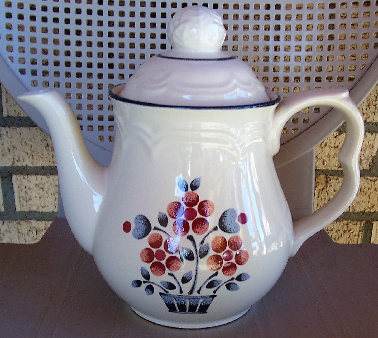 Hearthside Cumberland Brambleberry Teapot 7 Cup Floral Stoneware Japan
