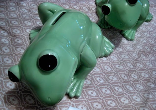 frog porcelain