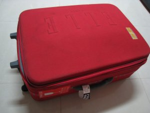 elle luggage red