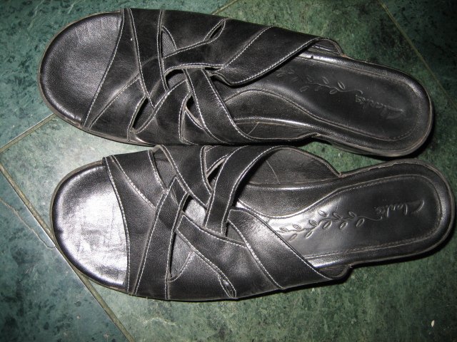 WOMEN'S CLARKS BLACK LEATHER SANDALS SZ 7.5 SHOES HEELS