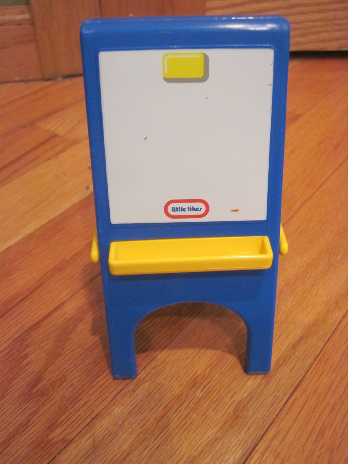 Little Tikes Miniature Dollhouse Size Chalk White Board Easel Doll