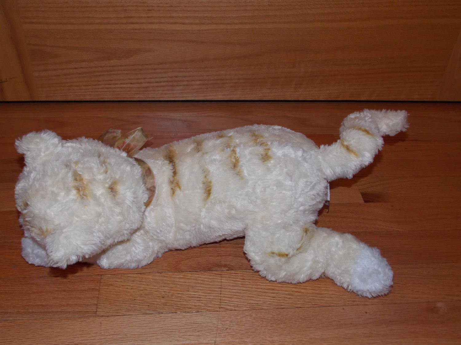 gund white cat