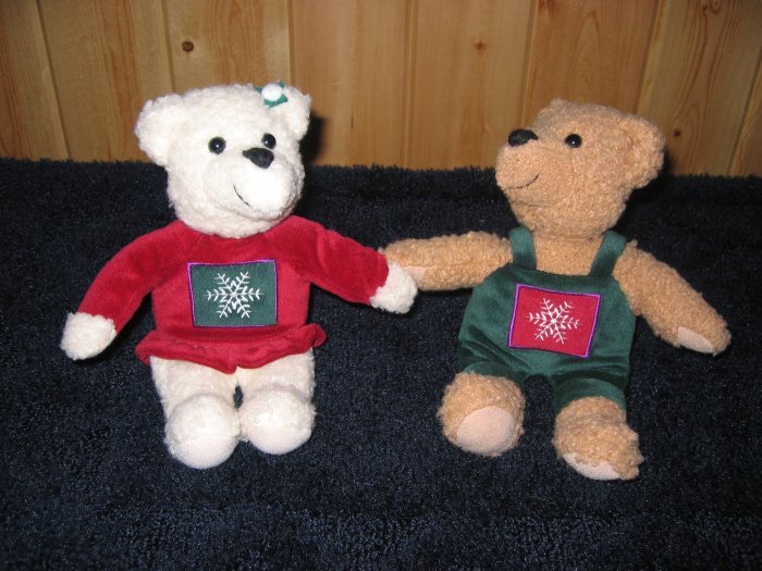 hallmark christmas kissing bears