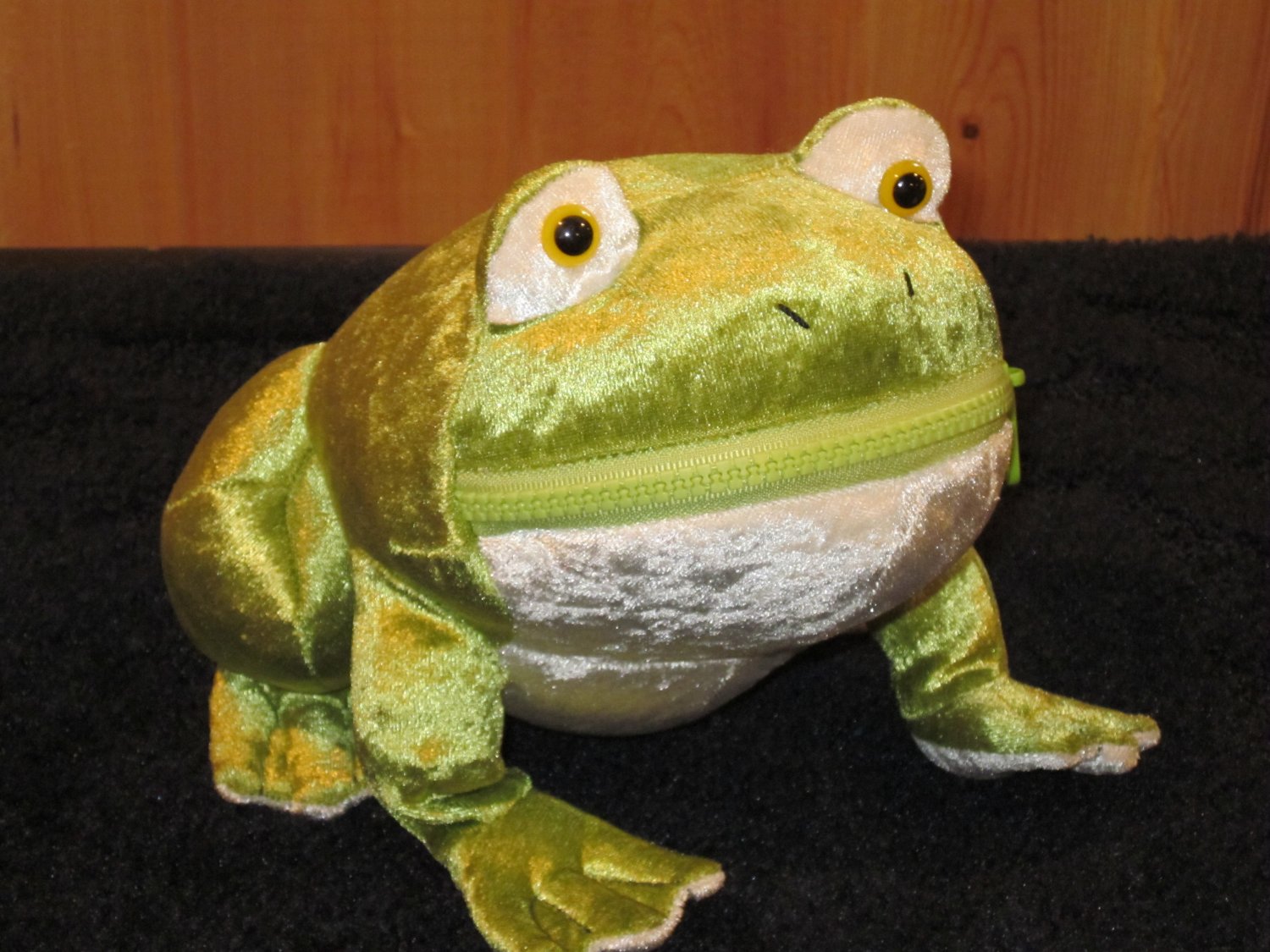 Mary Meyer Shiny PLush Green Frog with Zipper Mouth and two Bugs