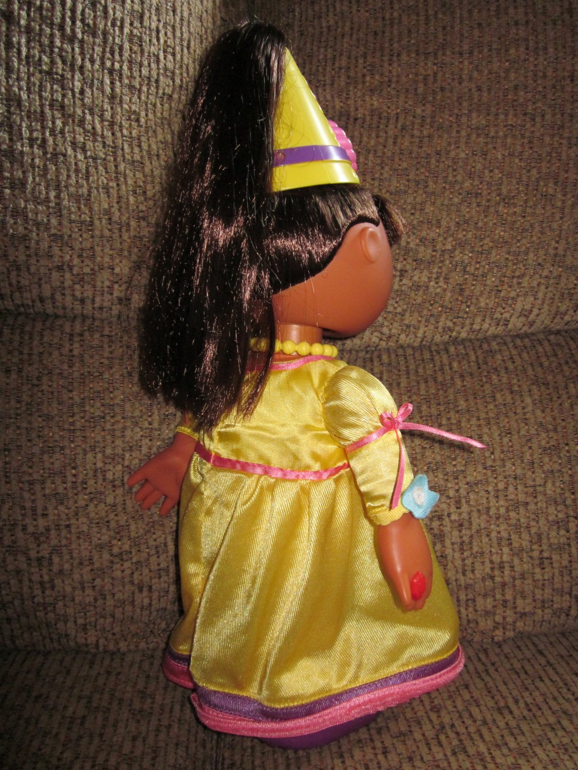 Fisher Price Princess Dora the Explorer Doll Sings Talks and has Magic Hair