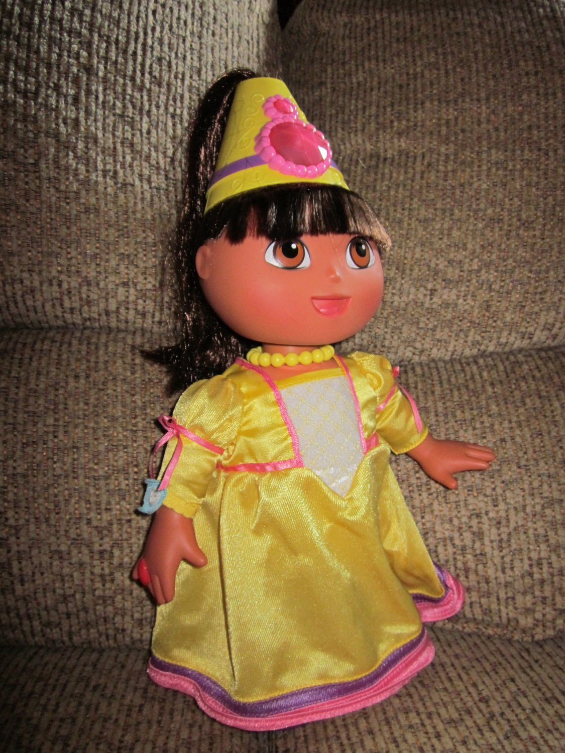 Fisher Price Princess Dora the Explorer Doll Sings Talks and has Magic Hair