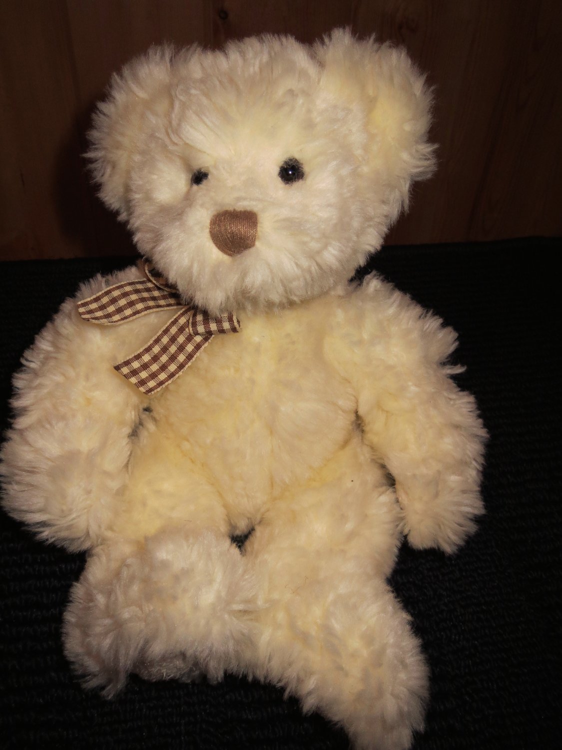 cream colored teddy bear