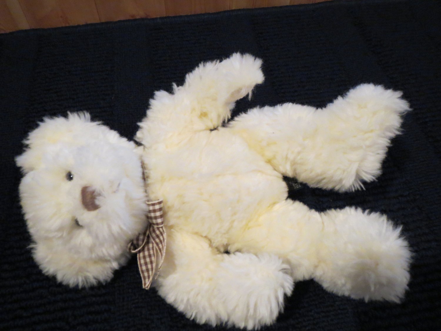 cream colored teddy bear