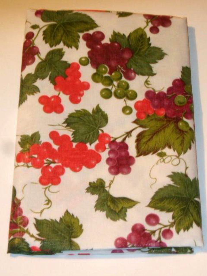 Round Grape Themed Kitchen Tablecloth Grapes Vines Leaves