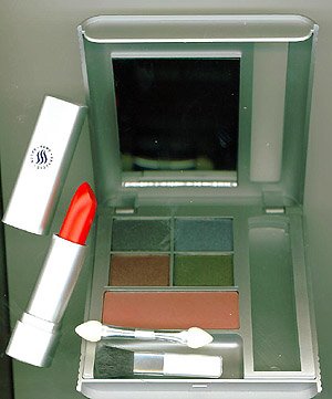 SAMY "NAUGHTY" Make-Up Kit-4 Shadows,Blush,Lipstick!NEW