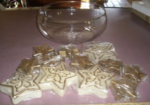 Floating Candles set w/ Gold Trimmed Bowl & 12 Candles-Beautiful Holiday Display