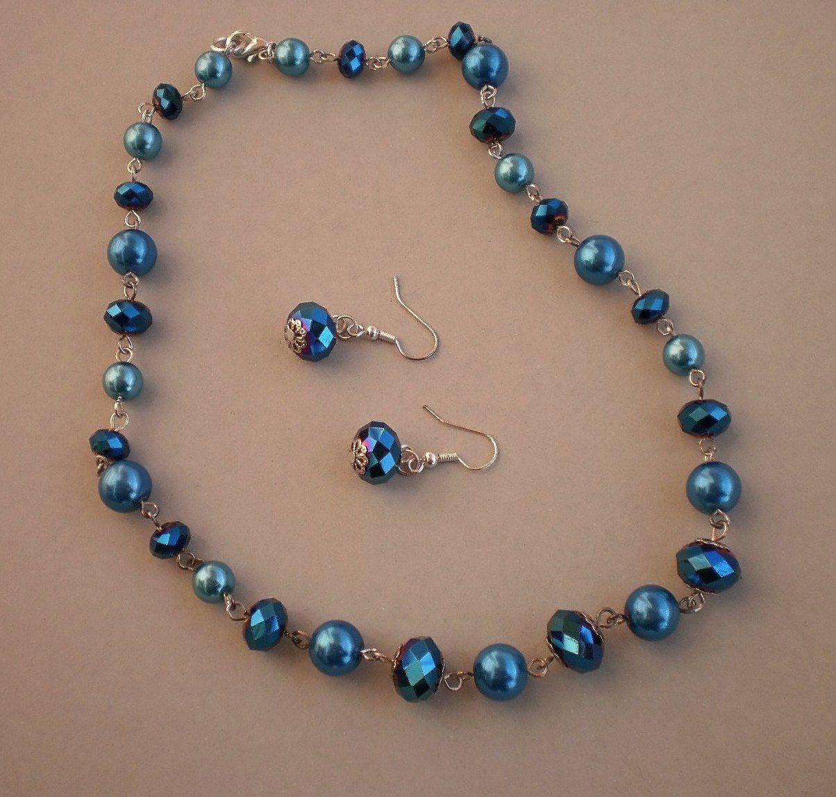 .Lustrous Blue teal tone Crystal Beads Necklace & Earrings Ocean Blue Pearl Glass Beads