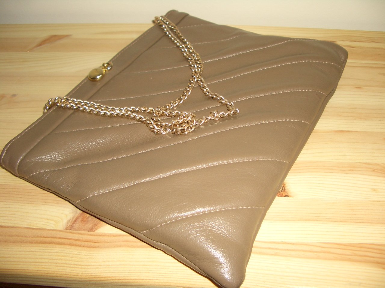 Vintage Beige Leather Ande Purse Quilted Taupe Ladylike Chic Clutch Handbag Chain Handles Flex Frame