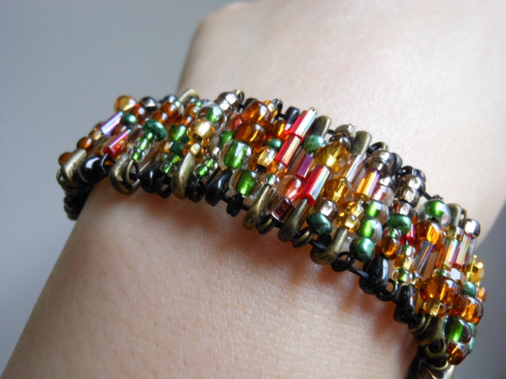 Gold Green Glass Beaded Safety Pins Stretchy Bracelet Handmade Cuff Trendy Cool Street Gothic Style