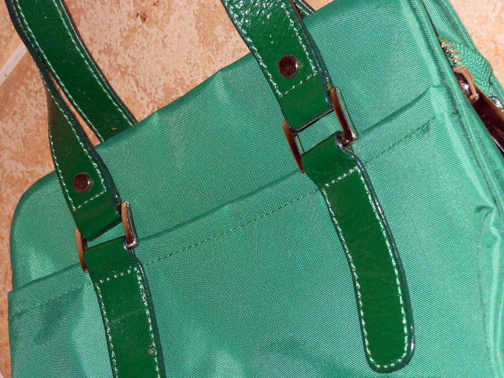 Green Banana Republic Purse Handbag Emerald Nylon Patent Leather Handles Sporty Trendy Shoulder Bag