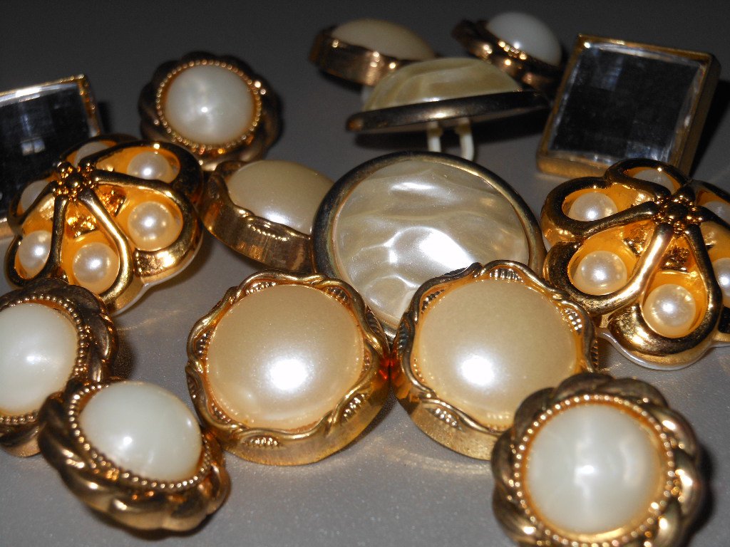 Fancy Faux Pearl Gold Tone Buttons Rhinestone Center for Decoration Sewing Jewelry Crafts Hobbies