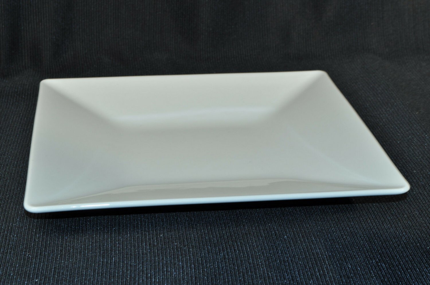 VILLEROY & BOCH White Large Square Dinner Plates 9.4