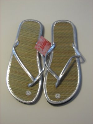 Women's Silver Bamboo Flip Flops Size 5