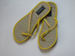 Women's Flip Flops Bamboo Like Yellow Sequin Thong Size 7-8 (Medium)