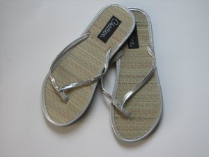 Women's Flip Flops Bamboo Like Silver Sequin Thong Size 5-6 (Small)