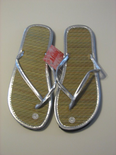 Women's Silver Bamboo Flip Flops Size 7