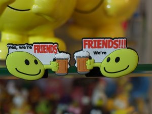 Emoticon 3-D Magnet "We're Friends" fr emoticonislive.com