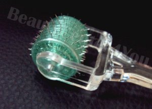 Derma Roller Scar Remover, Skin Roller Medical Grade Stainless Steel Needles 1.0 mm Green