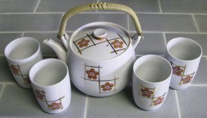 Tea Pot, 4 cups, made in Japan, Vintage, white, orange, gold