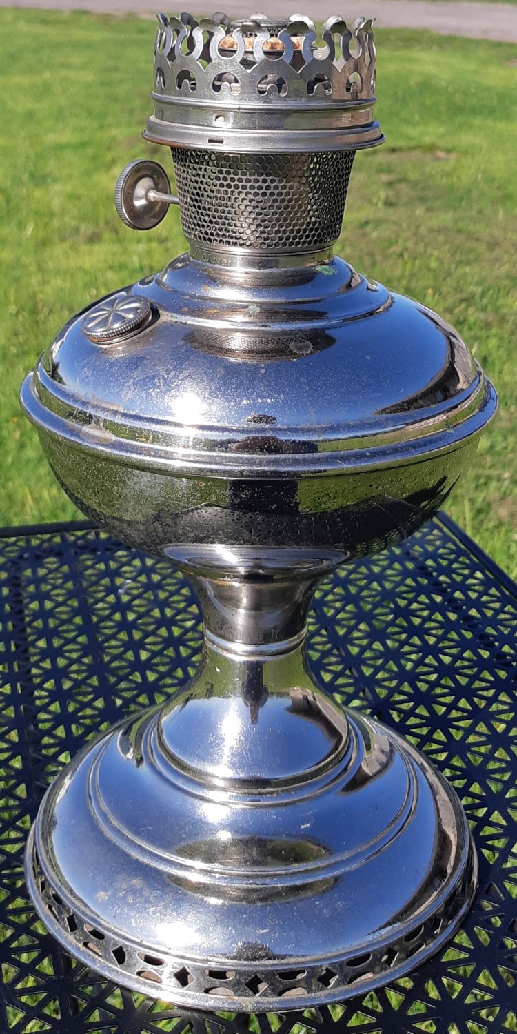 Rare Antique Aladdin Model 5 Round Wick Nickel Plated Oil LampVery collectible
