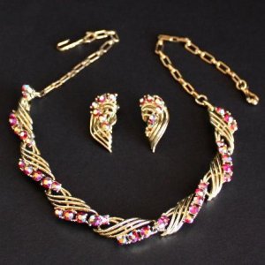 Vintage Signed Star Red Rhinestone Necklace Earring Set