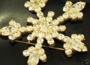 Vintage Snow Flake Rhinestone Pin/Brooch Holiday