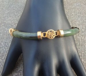 Vibrant  & Unique Vintage Green Jade Bracelet