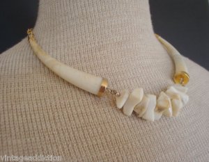 Eye Catching Vintage Art Deco Cream Chunky Necklace