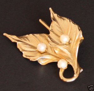Vintage Golden Leaf White Pearl Pin/Brooch