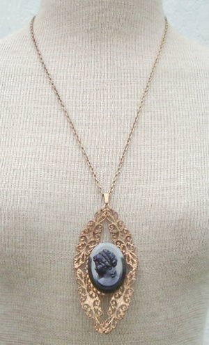 Vintage Unique Cameo Chunky Pendant Necklace