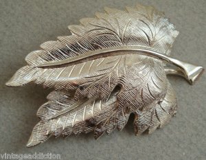 Elegant Vintage Silver Leaf Pin Brooch