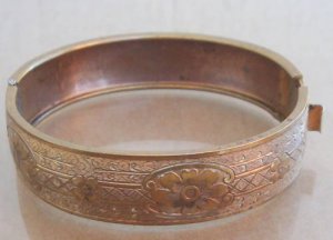 Vintage Victorian Engraved Hinged Bangle Bracelet