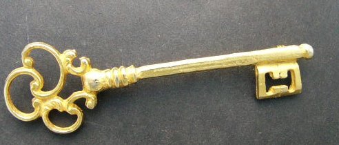 Vans Authentic goldtone skeleton ornate Key to my heart Pin vintage