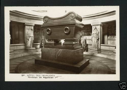 MUSEUM L'ARMEE PARIS TOMB OF NAPOLEON 1st POSTCARD