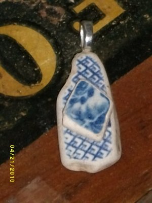VINTAGE ANTIQUE SEAGLASS PENDANT-SILVER BALE