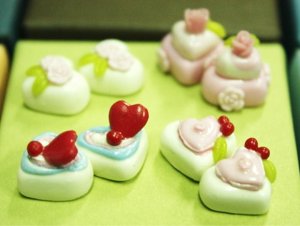 8 MINI ARTS CAKE HANDMADE CLAY DOLLHOUSE MINIATURE 1:12