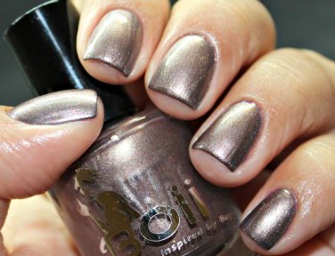 zoey - Boii Nail polish