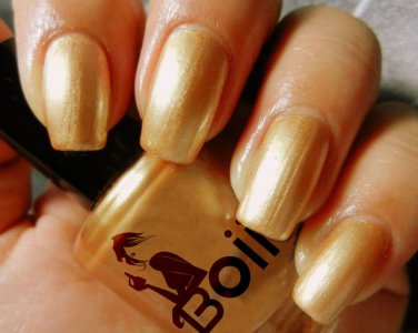 Boii Nail polish - We need to talk.