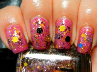Boii Nail polish pink daises
